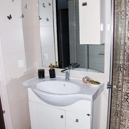 Agis Apartment