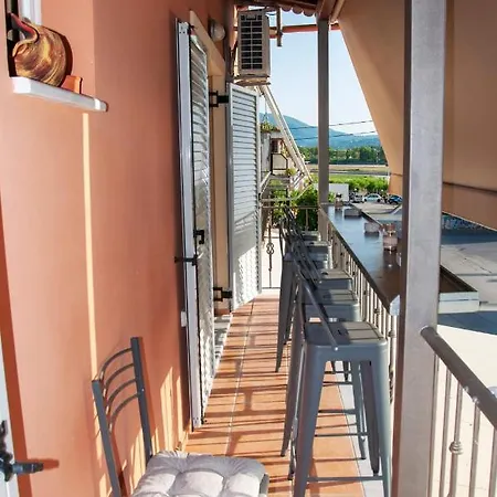 Apartment Agis *